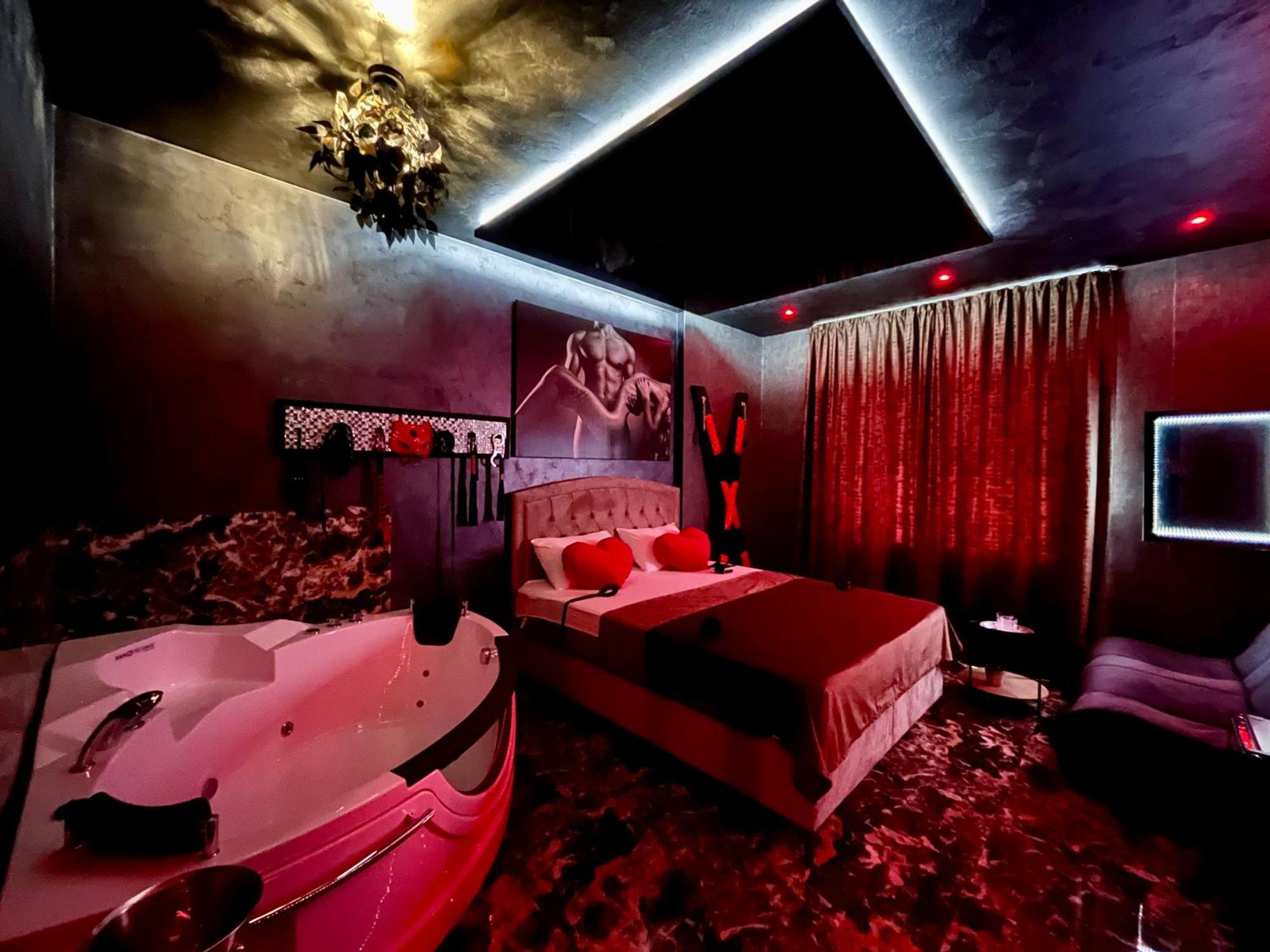 Love Room Boekarest Buitenkant foto