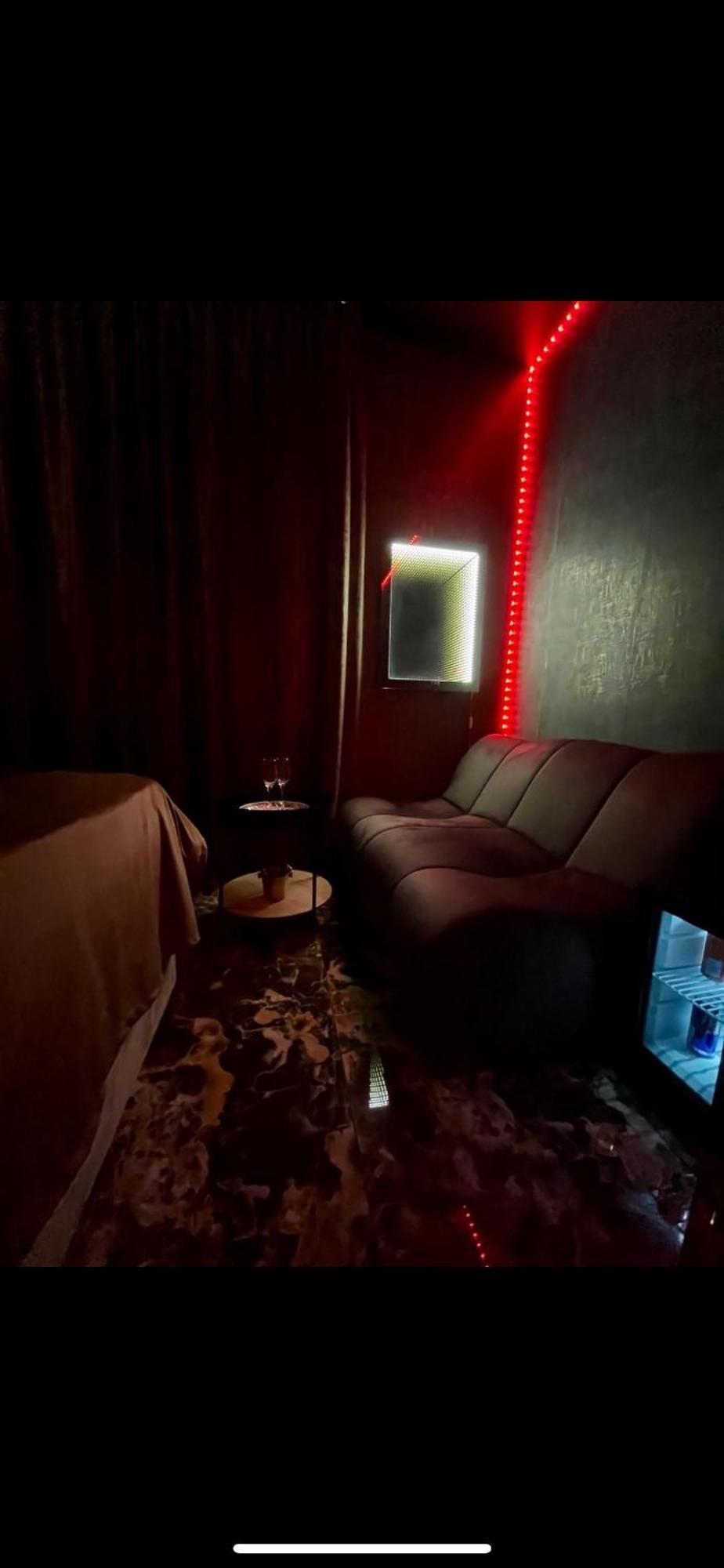 Love Room Boekarest Buitenkant foto