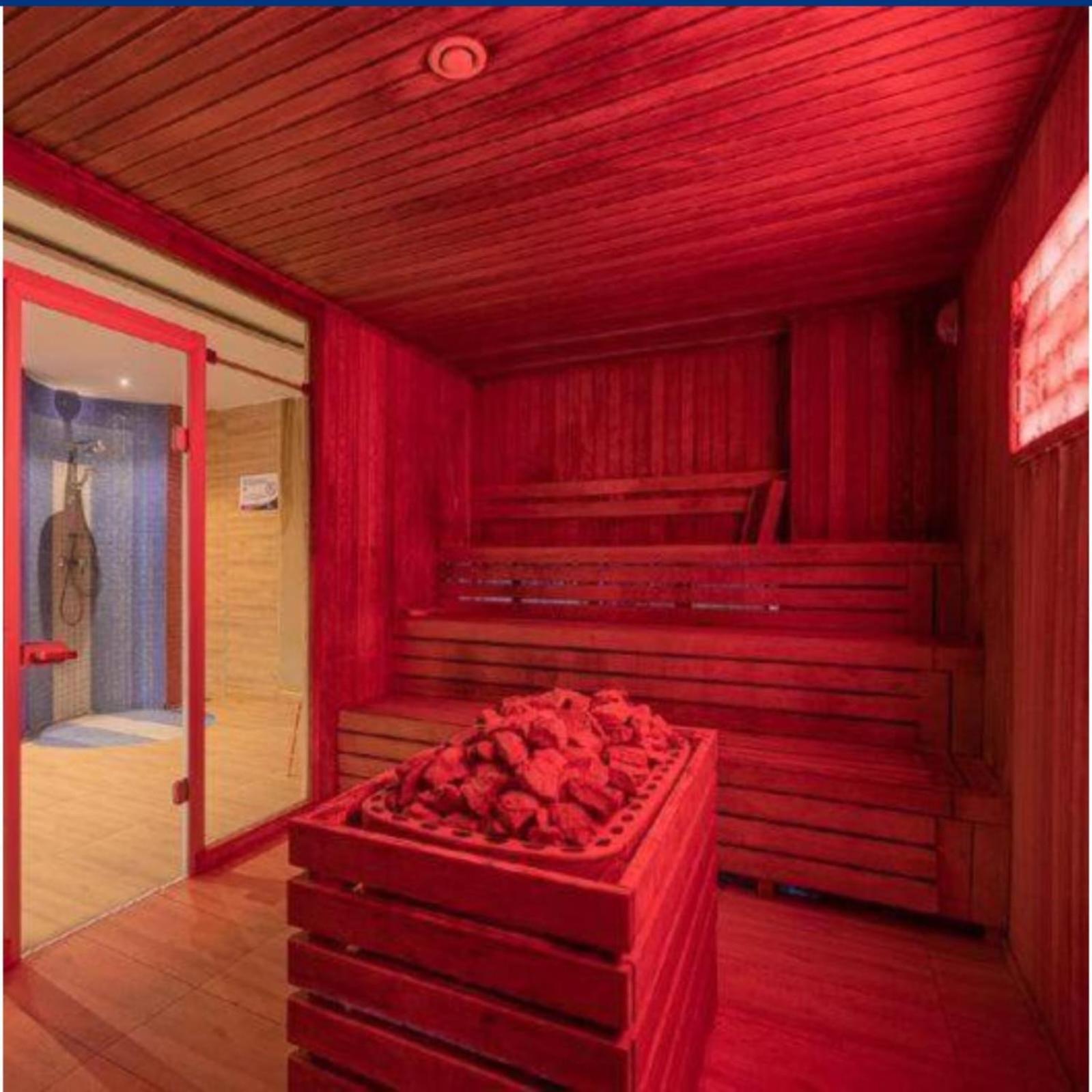 Love Room Boekarest Buitenkant foto