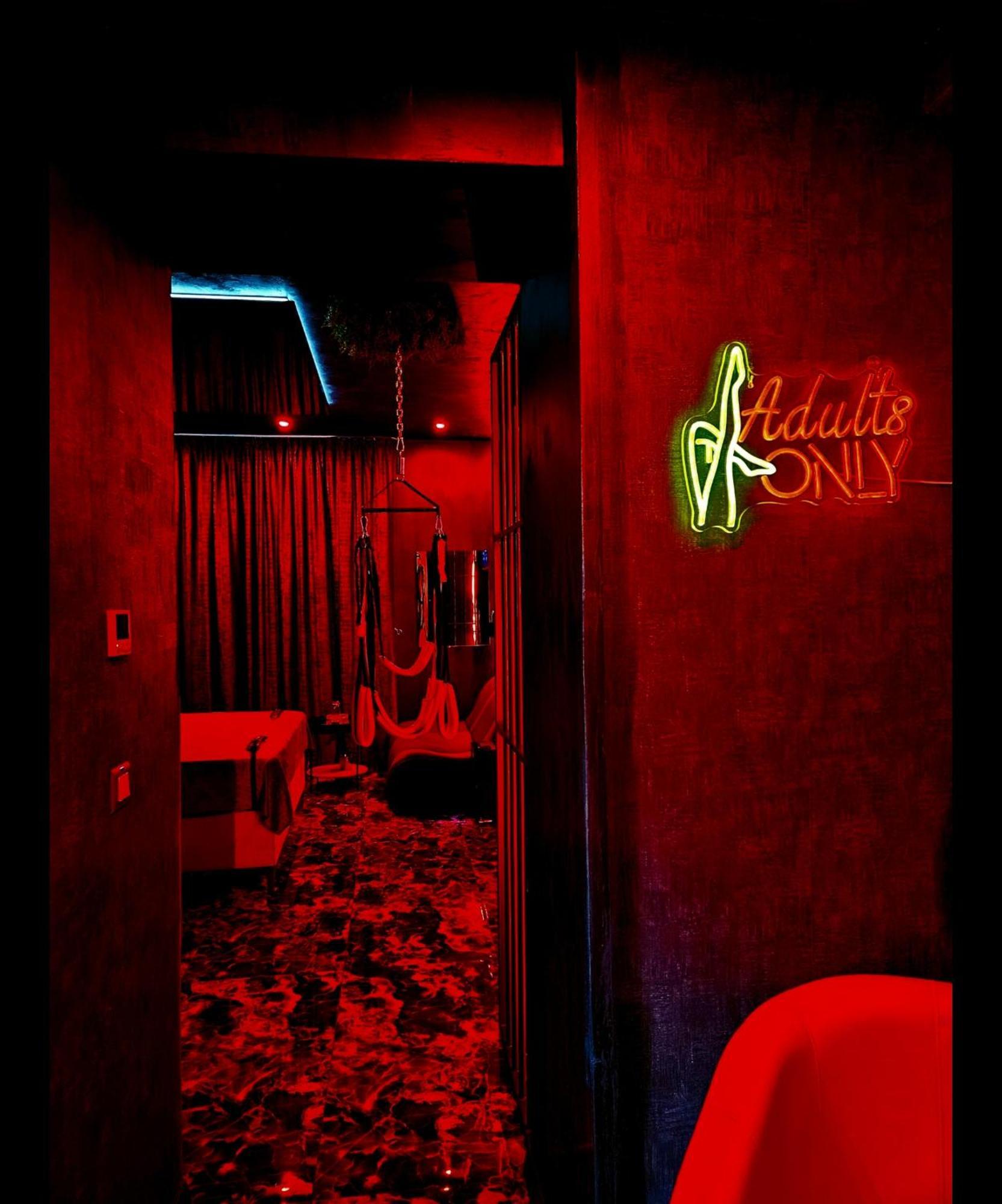 Love Room Boekarest Buitenkant foto