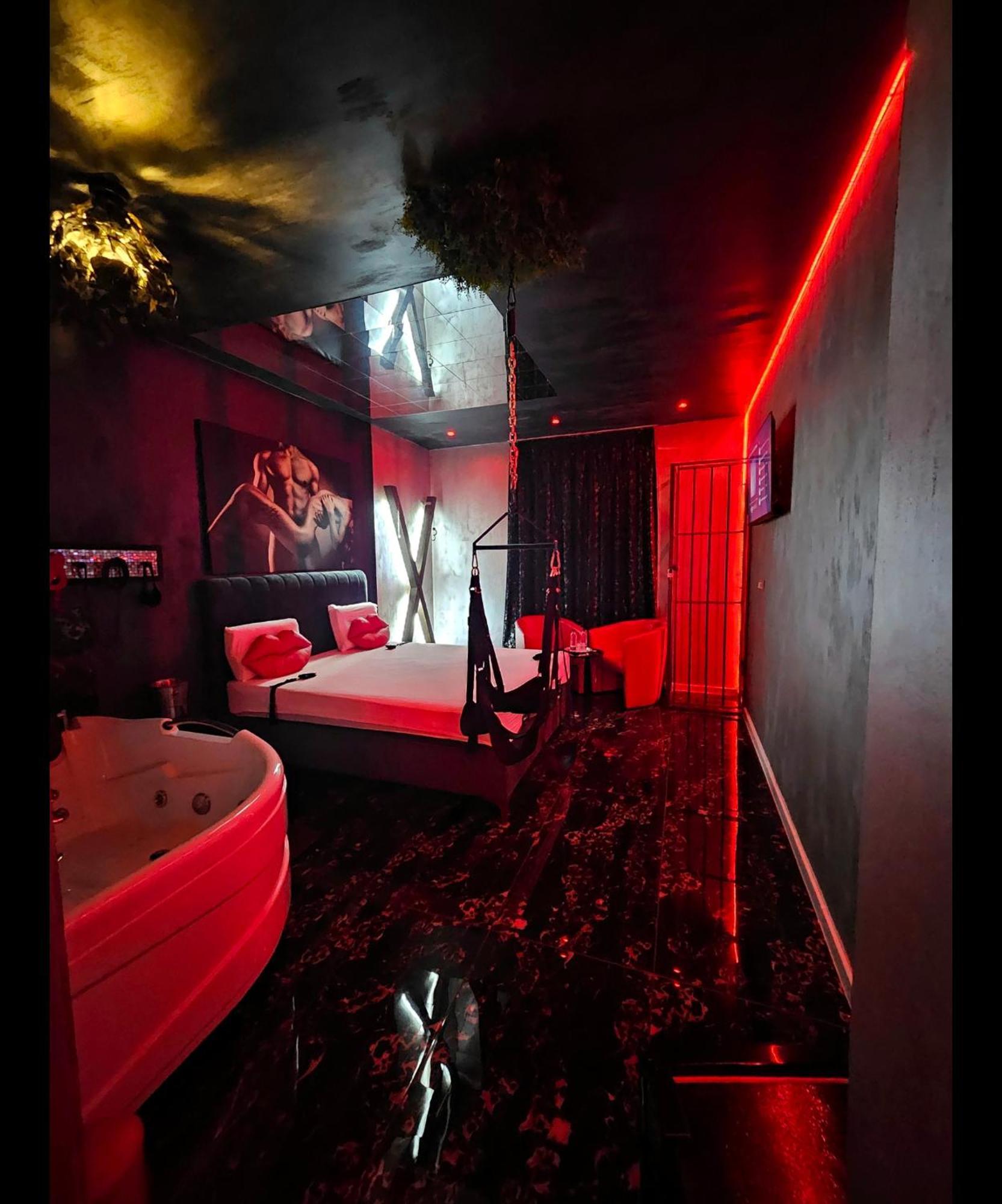 Love Room Boekarest Buitenkant foto