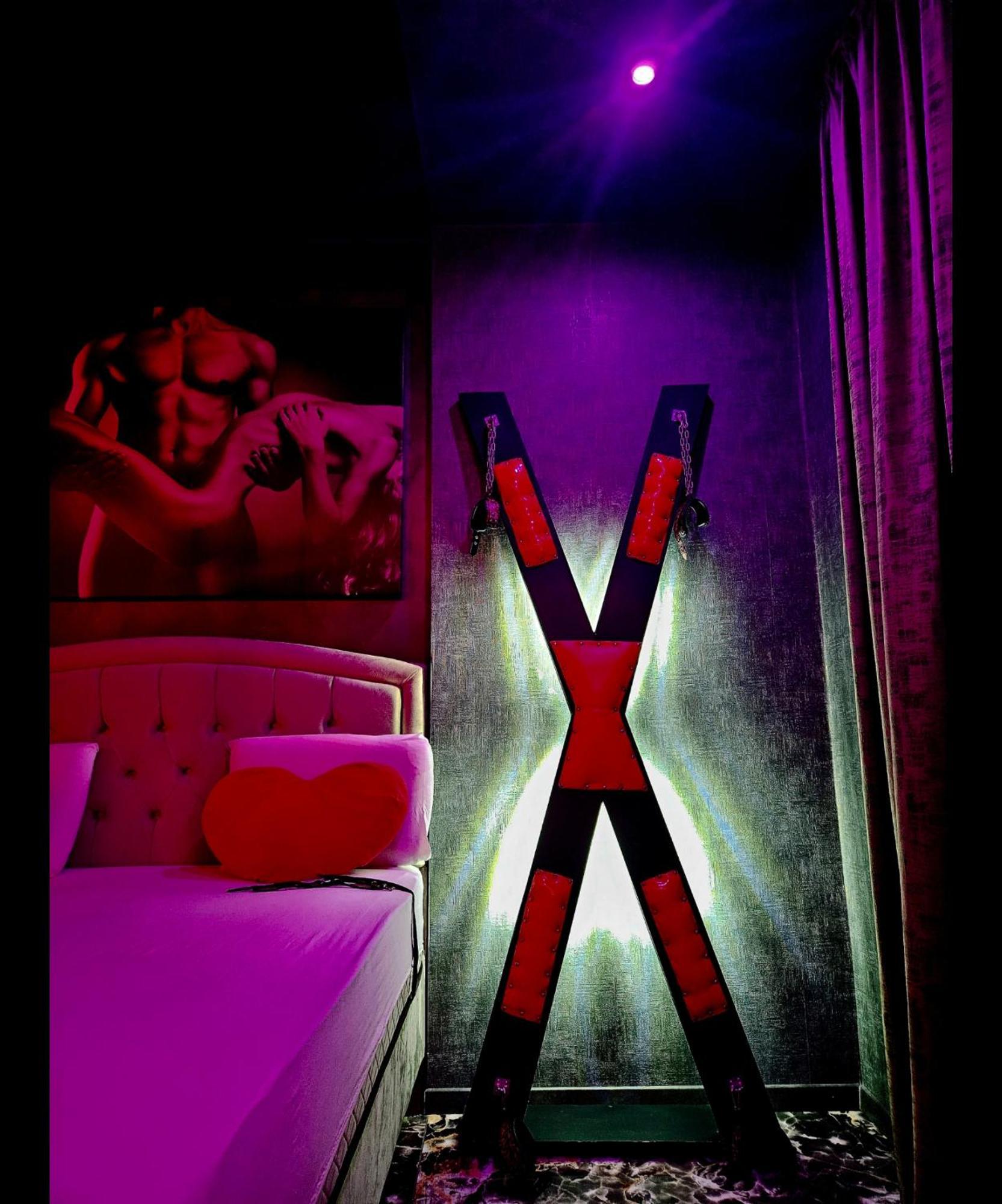 Love Room Boekarest Buitenkant foto