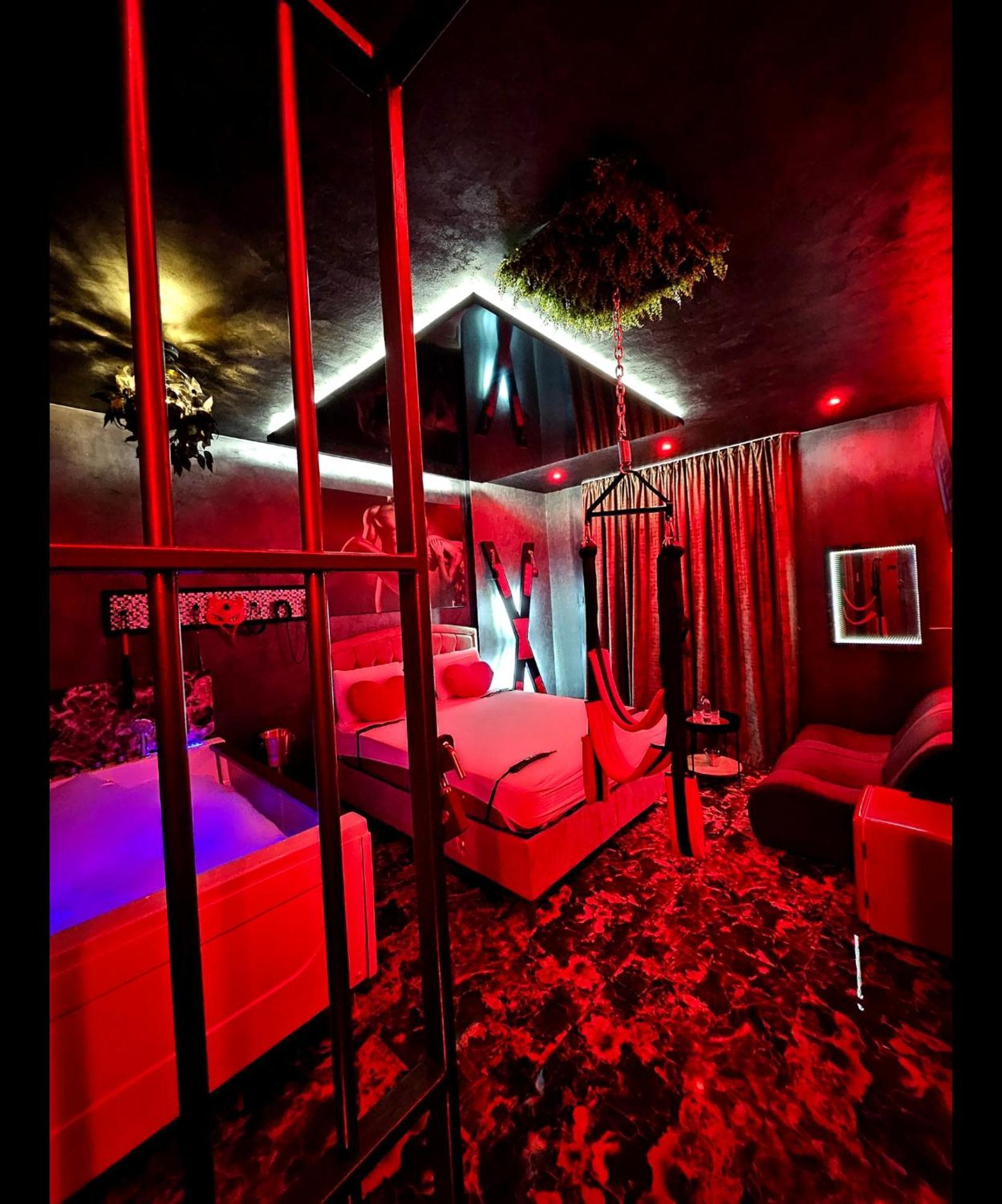 Love Room Boekarest Buitenkant foto
